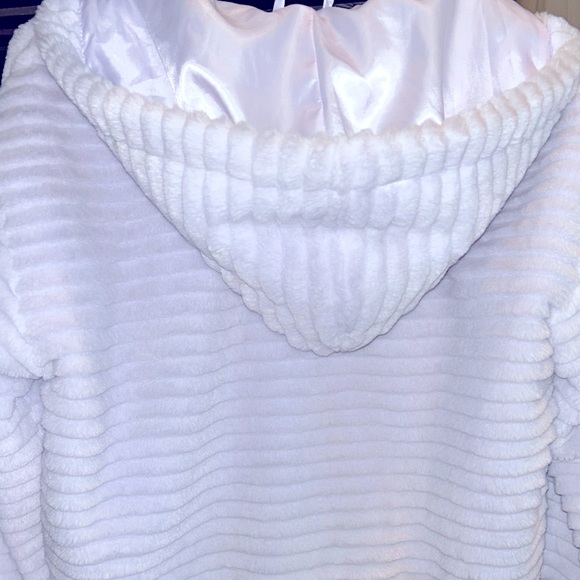 Forever 21 Lavender fuzzy hooded jacket, Size Small - Picture 4 of 6